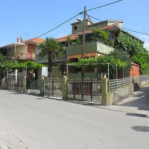 Pensjonat Yucca, Trogir